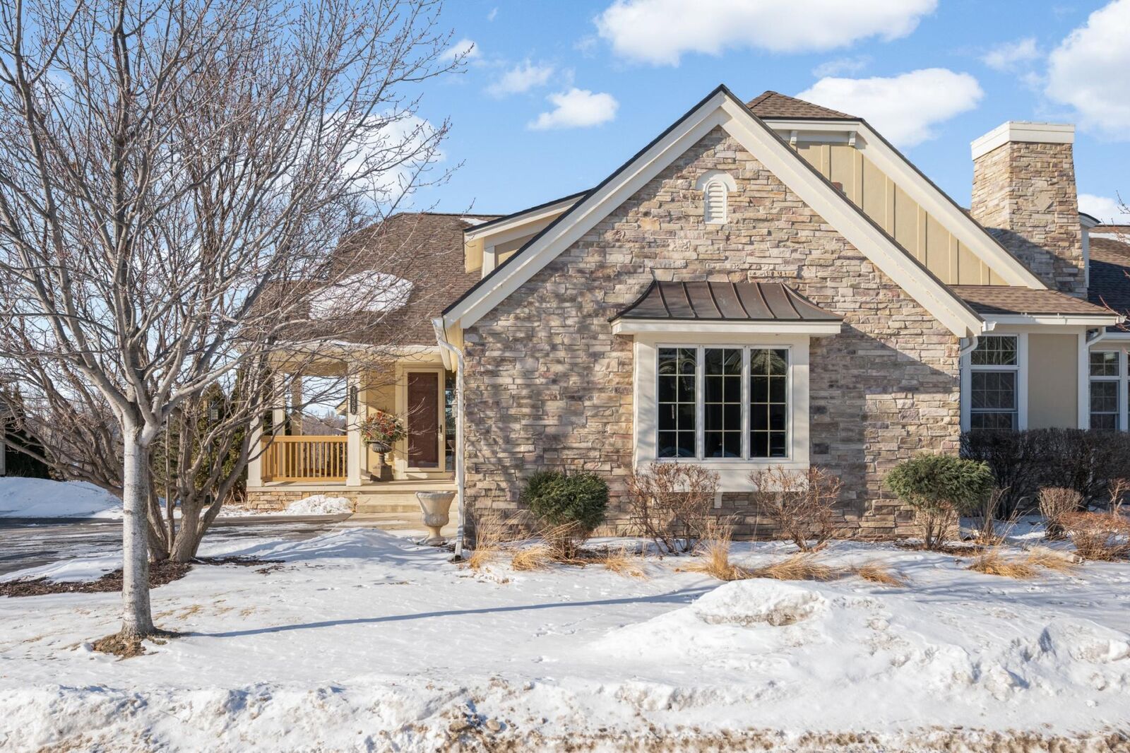 Property Photo:  1356 Riverside Lane  MN 55118 