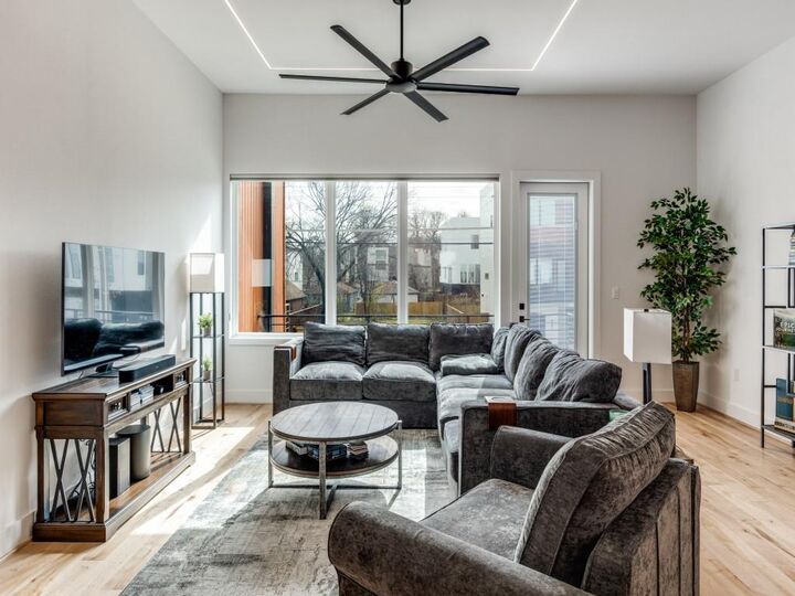 Property Photo:  929 Bayonne Street  TX 75212 