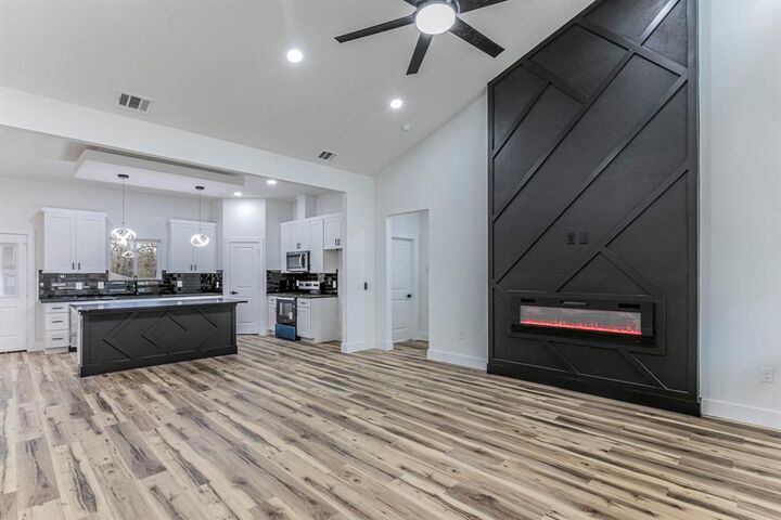 Property Photo: 4898 Point La Vista Road TX 75148