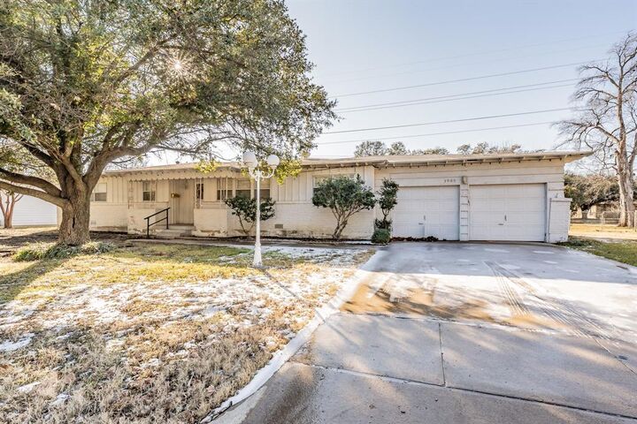 Property Photo:  3905 London Lane  TX 76118 