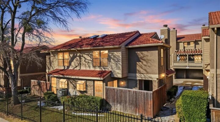 Property Photo: 5200 Martel Avenue 36A TX 75206