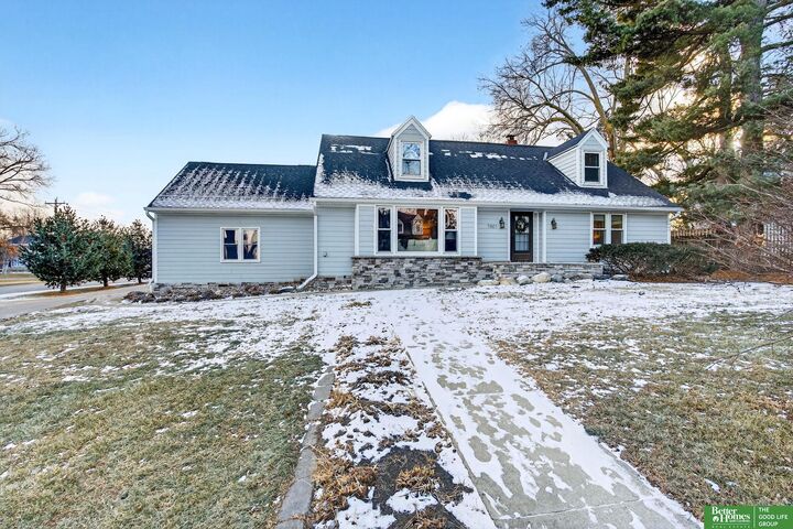 Property Photo: 7801 Hickory Circle NE 68124