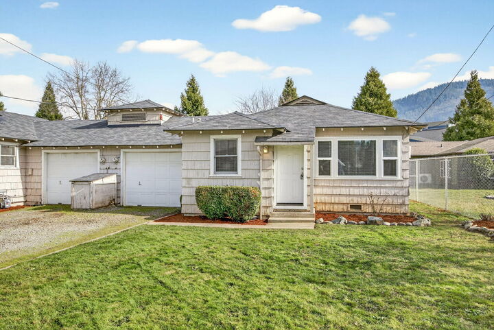 Property Photo:  1595 Cloverlawn Drive  OR 97527 