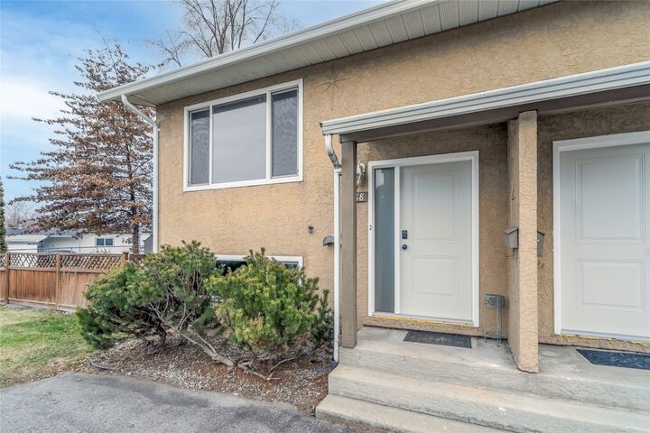 Photo de la propriété:  588 McCurdy Road  BC V1X 2P5 