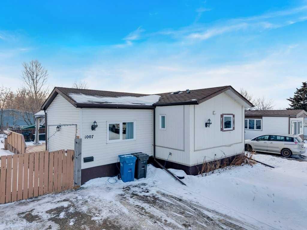 Property Photo:  7050 Gray Drive 1007  AB T4P 1B9 