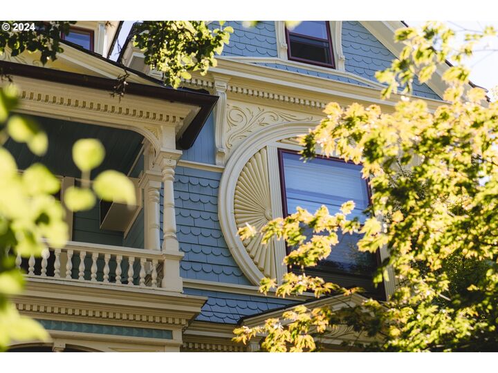 Property Photo:  726 NW 22nd Ave  OR 97210 