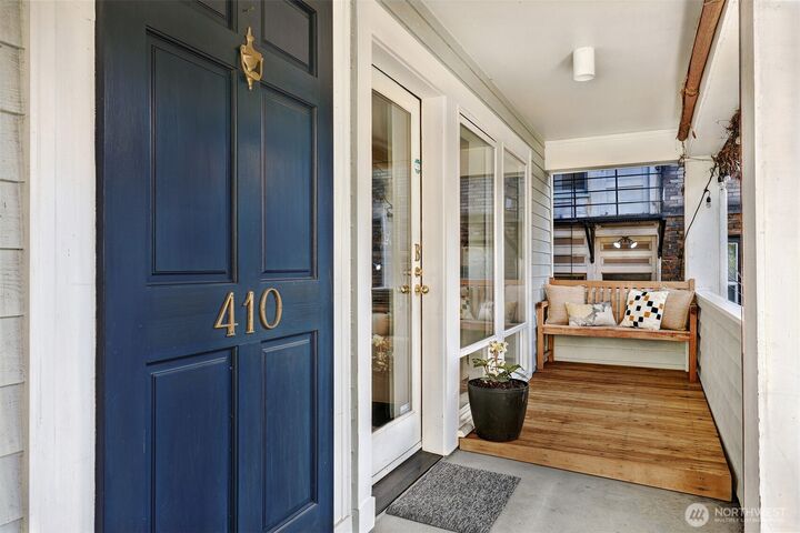 Property Photo:  410  Malden Avenue E B  WA 98112 