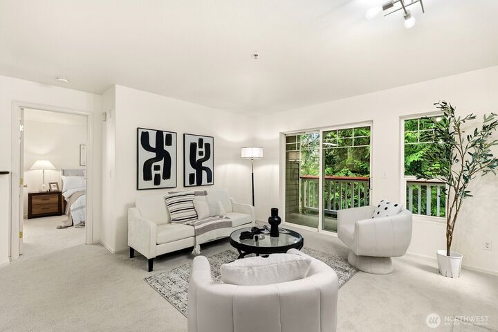 Property Photo: 18501 SE Newport Way H237 WA 98027