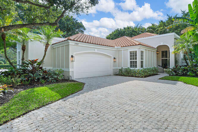 Property Photo:  2707 Players Court  FL 33414 