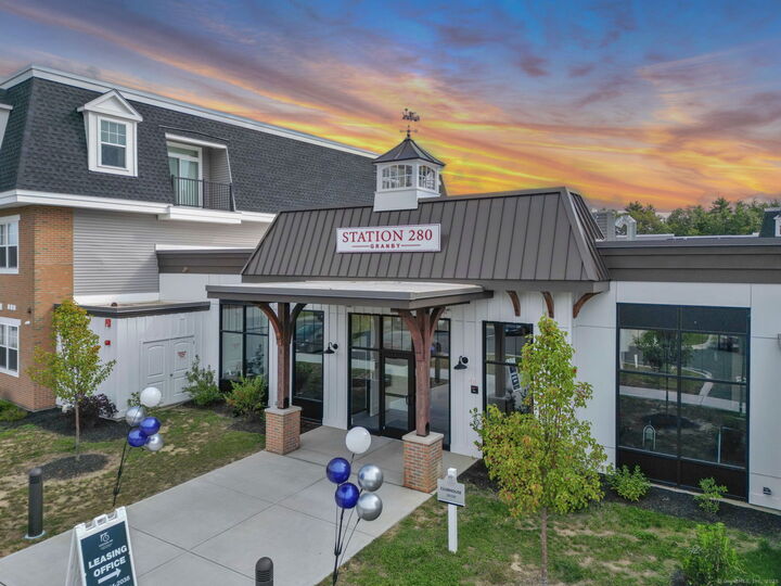 Property Photo:  280 Salmon Brook Street 4307  CT 06035 