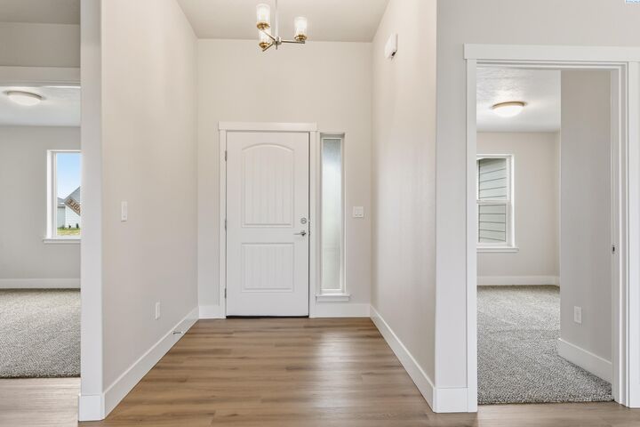 Property Photo:  1608 Diamond Ave  WA 98930 