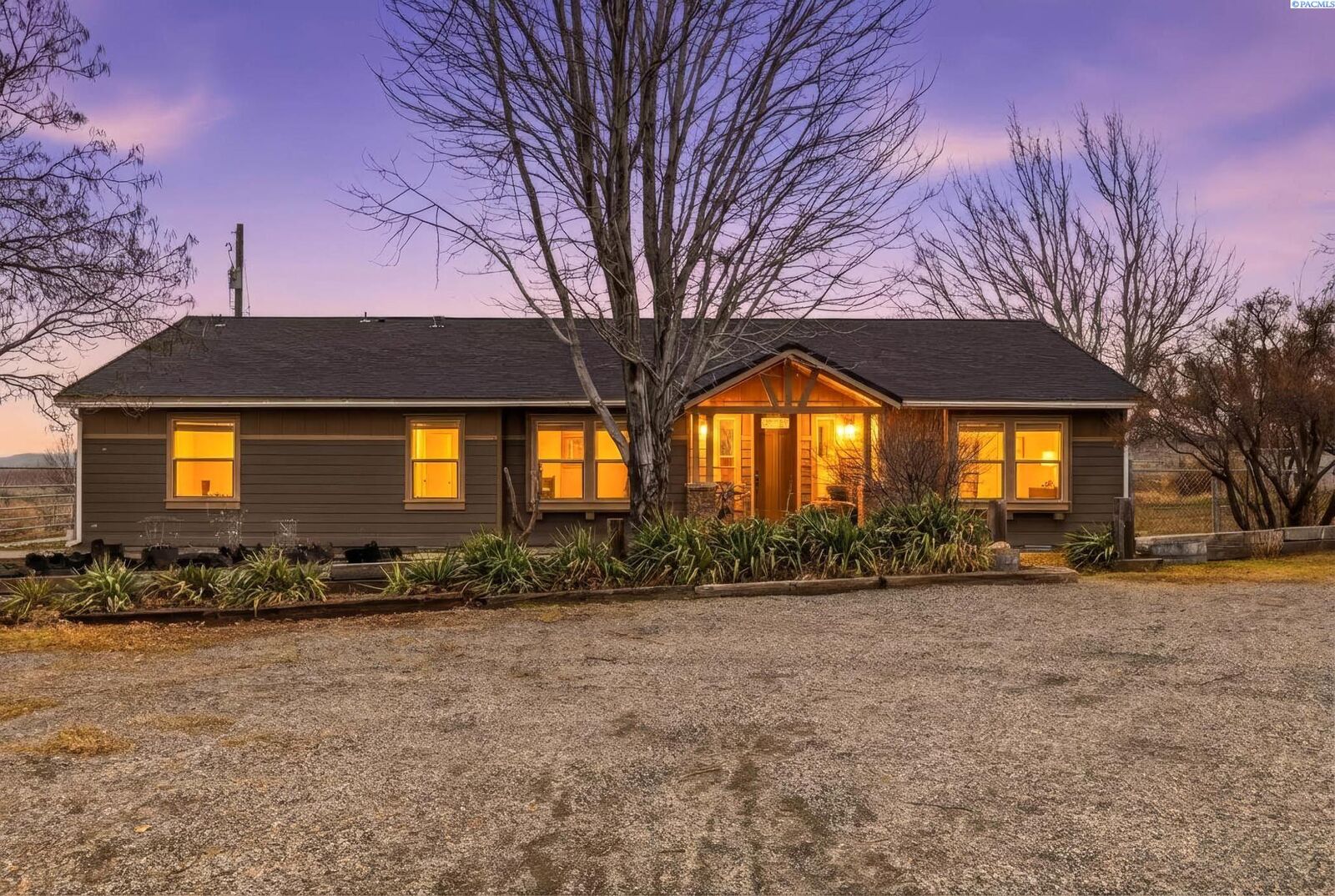 Property Photo:  47305 S 2066 Prse  WA 99337 