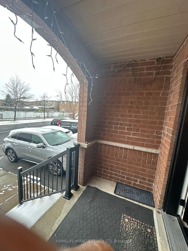 Property Photo: 587 Caboto Trail ON L3R 5S1