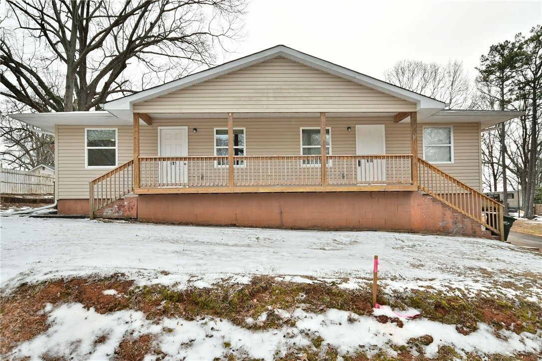 Property Photo: 613/615 W 4th Avenue SC 29640