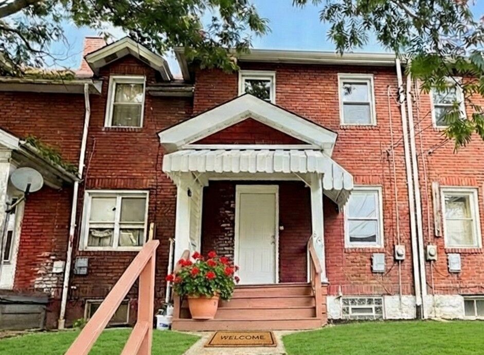 Property Photo:  864 Vankirk St  PA 15025 