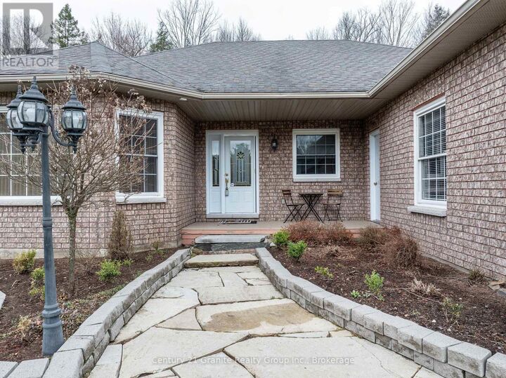 Property Photo:  117 Halbiem Crescent  ON K0M 1S0 