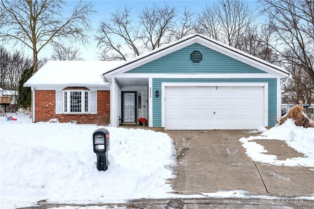 Property Photo:  2243 Pin Oak Court  OH 45342 