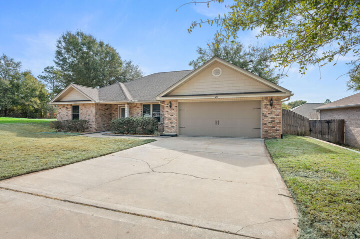 Property Photo: 409 Serene Court FL 32539