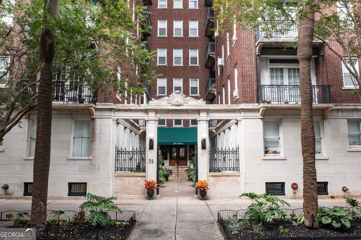 Property Photo:  24 E Liberty Street Apt 53  GA 31401 