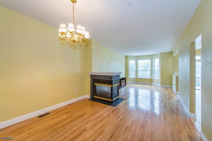 Property Photo:  25 Buckingham Ct  NJ 07869 