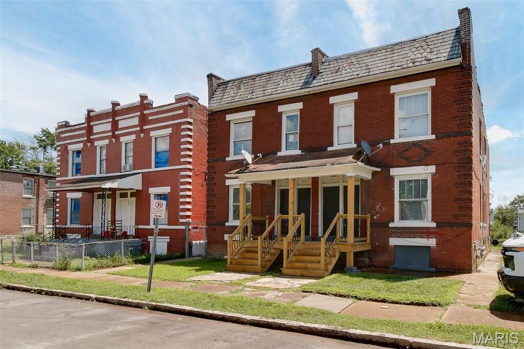 Property Photo:  1402 Granville Place  MO 63112 