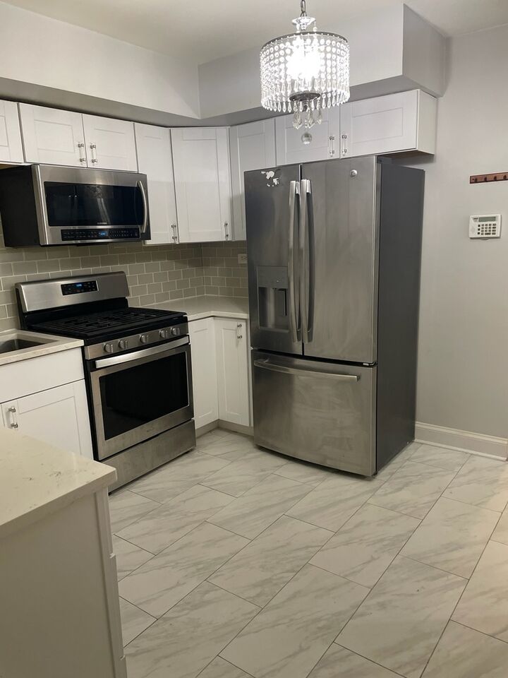 Property Photo: 102 N Kenilworth Avenue IL 60056