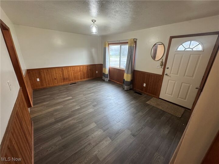 Property Photo:  1331 E 28th Street  OH 44004 