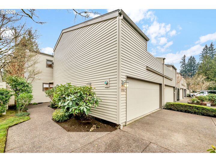 Property Photo:  2036 Eastwood Ln  OR 97401 