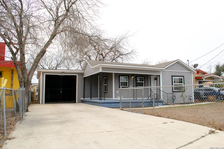 Property Photo: 1406 Castroville TX 78237