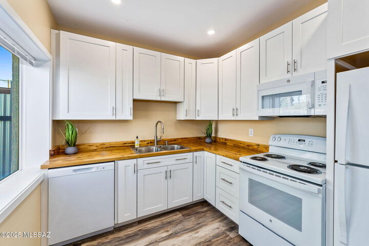 Property Photo:  3281 N Flanwill Boulevard  AZ 85716 