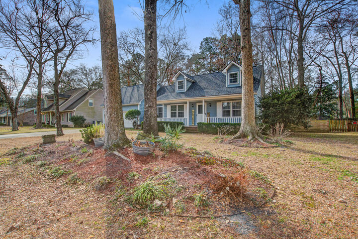 Property Photo:  208 Fort Street  SC 29485 