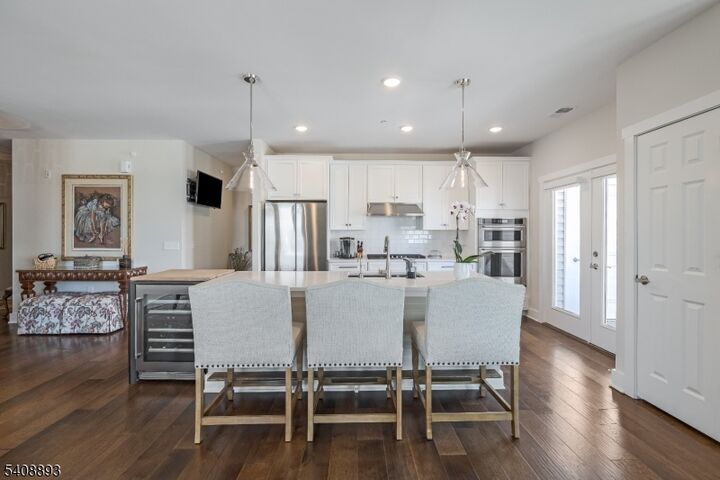 Property Photo:  3 Vanderbilt Blvd 406  NJ 07932 