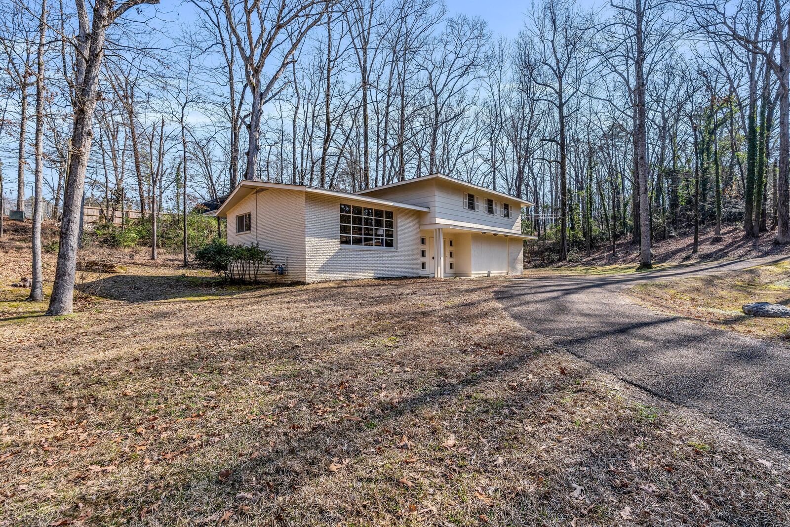 Property Photo:  1816 Seminole Rd  MS 39705 