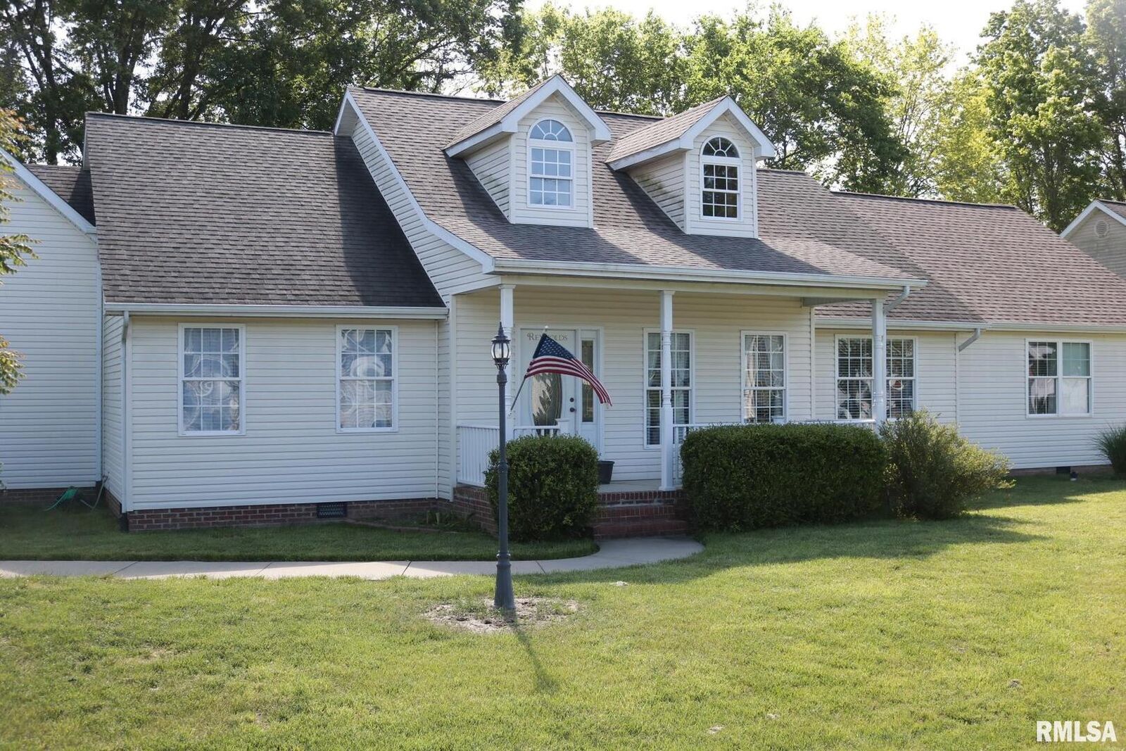 Property Photo:  1404 Summer Drive  IL 62948 