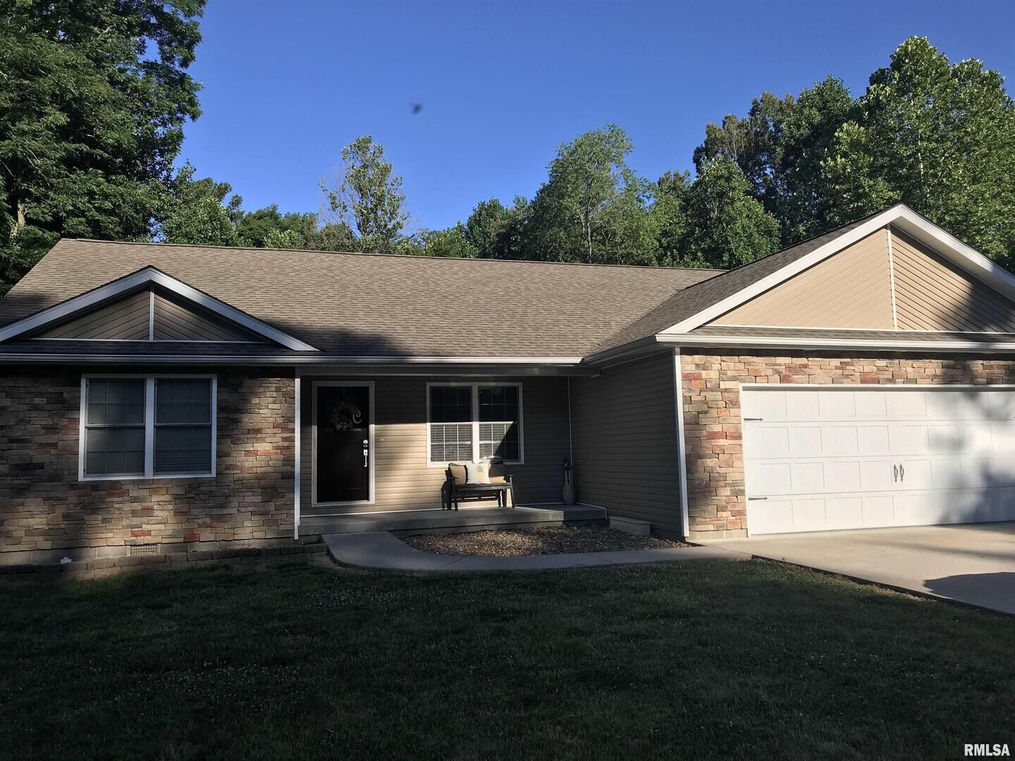 Property Photo:  812 Whitecotton Drive  IL 62918 