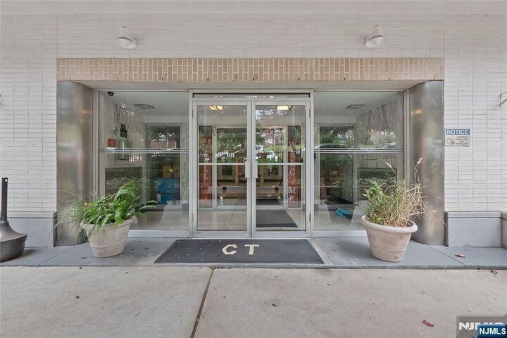 Property Photo:  2160 Center Avenue 1P  NJ 07024 