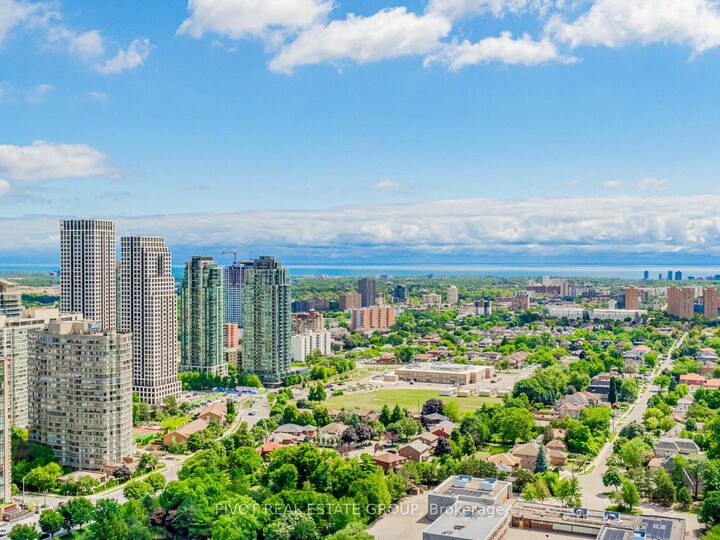 Property Photo: 135 City Centre Drive Uph01 ON L5B 1M7