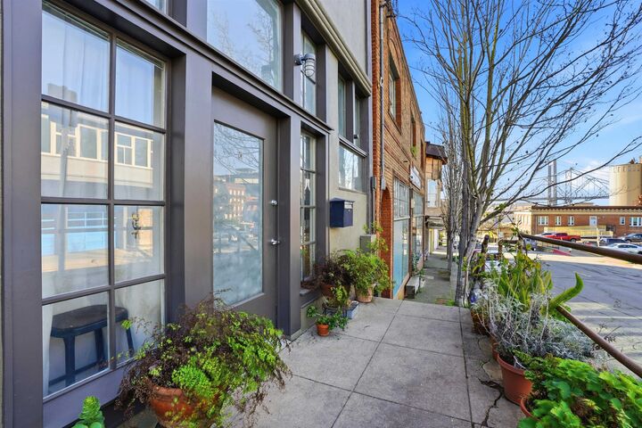 Property Photo: 733 Loring Ave CA 94525