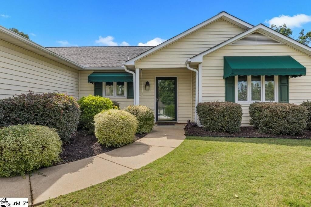 Property Photo: 2 Stone Meadow Road SC 29615