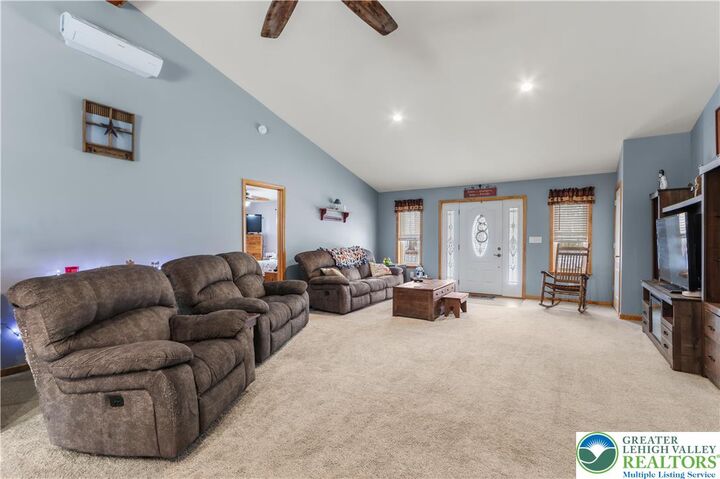 Property Photo:  405 Rabbit Run Road  PA 18211 