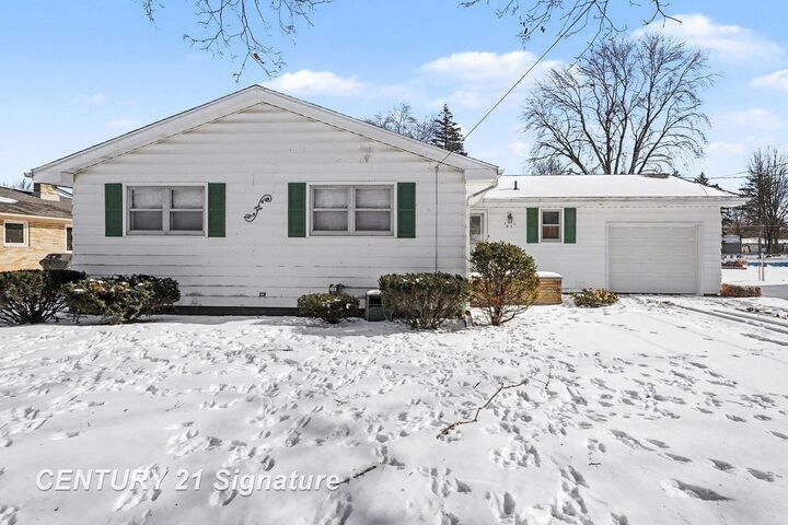 Property Photo:  2834 Clayburn Road  MI 48603 