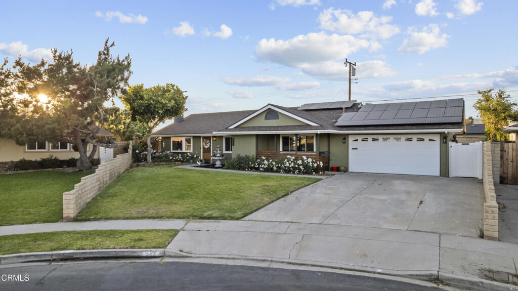 Property Photo:  527 Keyser Rondo  CA 93010 