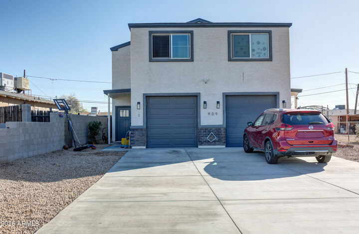 Property Photo:  909 S 4th Avenue  AZ 85003 