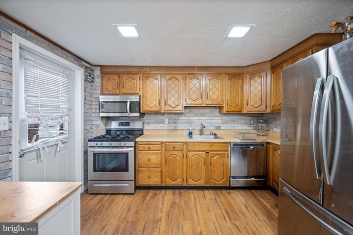 Property Photo:  320 Wisewell  MD 21227 