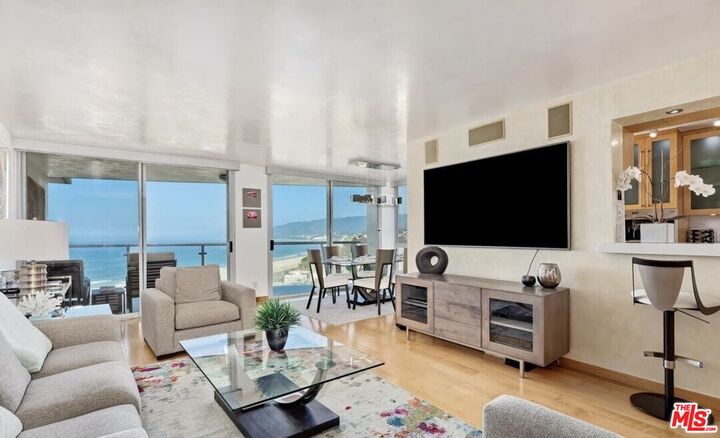 Property Photo: 201 Ocean Ave CA 90402