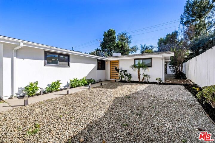 Property Photo:  20608 Haynes St  CA 91306 