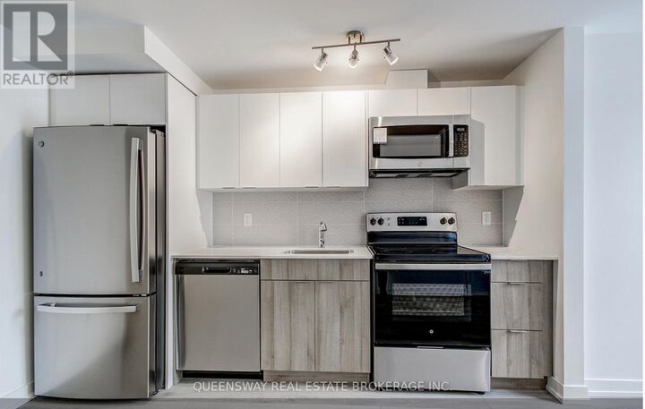 Property Photo:  3079 Pharmacy Avenue  ON M1T 1H8 