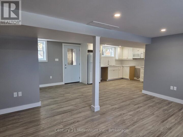 Property Photo:  398 Kingsway Street East Unit 2  ON N2Z 1W3 