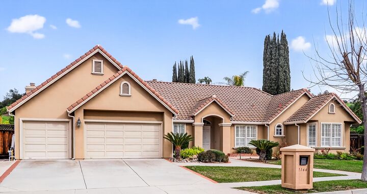 Property Photo: 2166 Shadow Ridge Way CA 95138