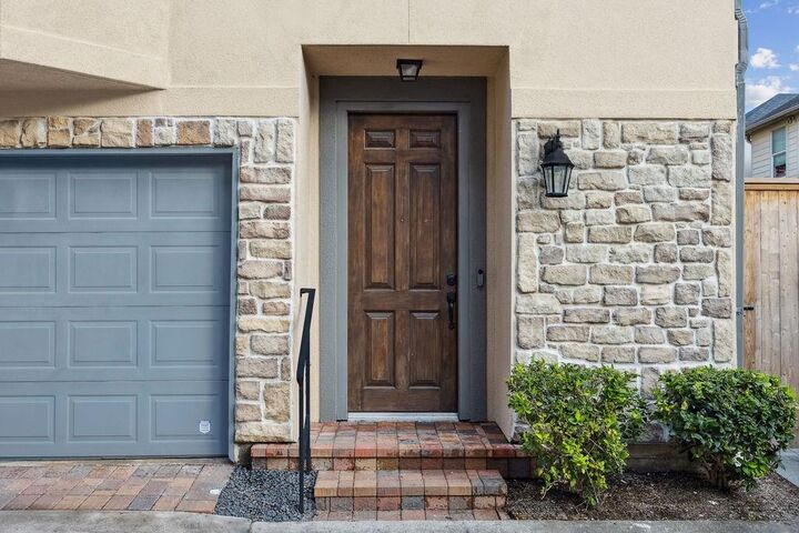 Property Photo: 5737 Kansas Street TX 77007